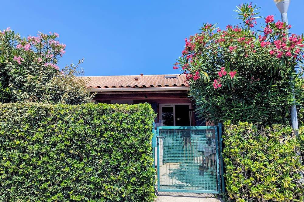 A louer maison individuelle avec jardin extérieur dans résidence avec piscine in Loupian, Côte méditerranéenne (France)