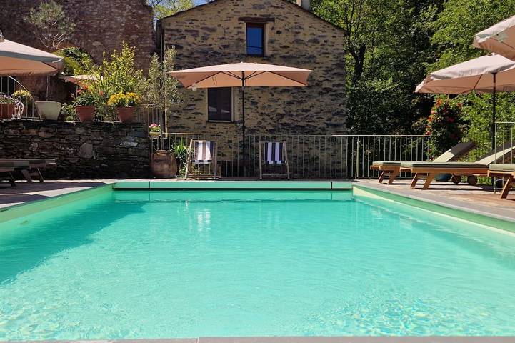 Gîte pour 4 personnes, avec piscine et jardin à Ortiporio