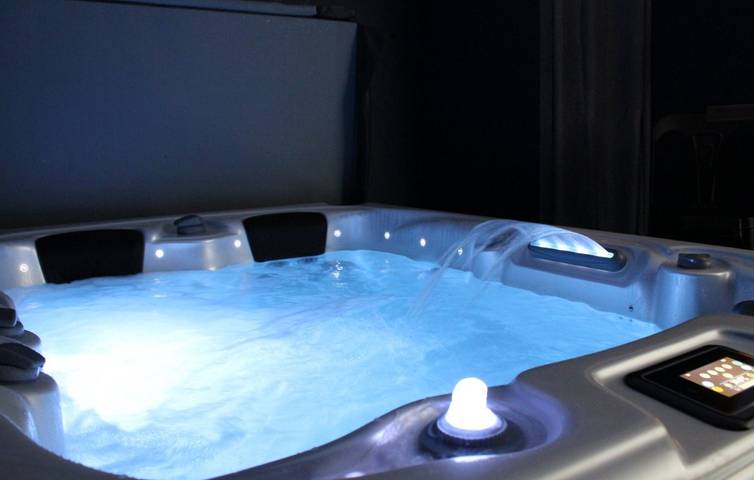 Gîte pour 2 personnes, avec jardin et jacuzzi ainsi que sauna et terrasse en Vendée
