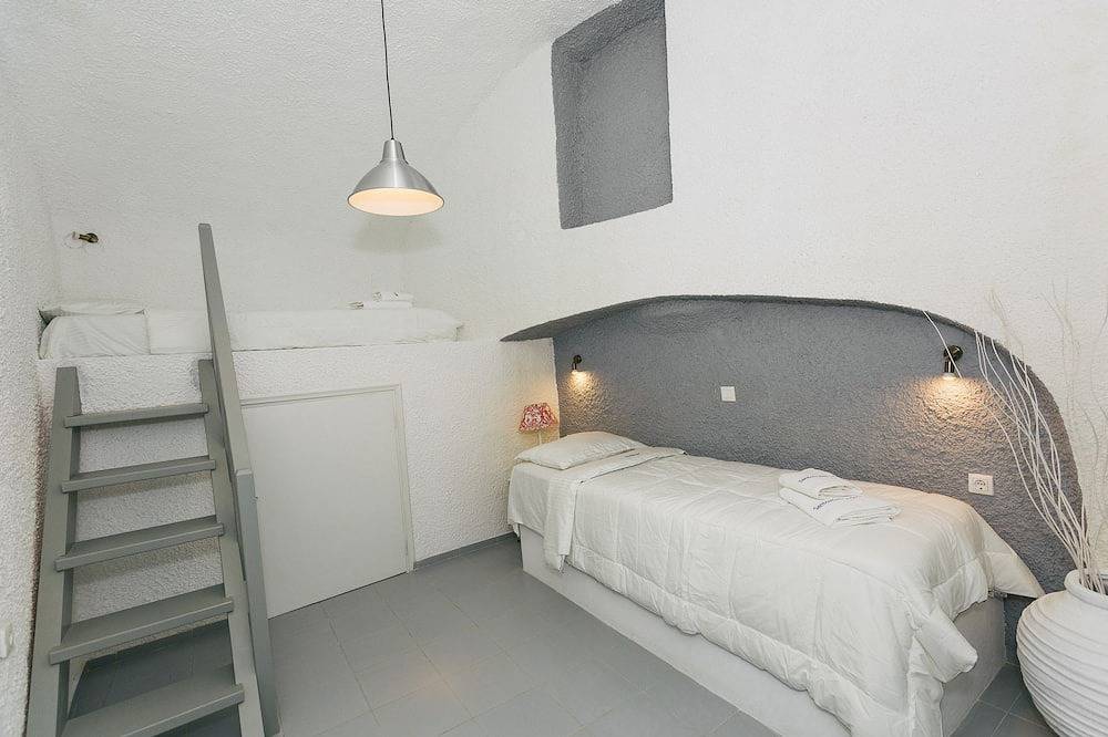Santo Image House, House in Ormos Ammoudiou, Oia