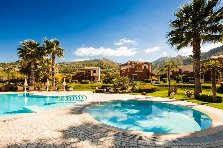 Hotel für 2 Personen, mit Balkon und Terrasse sowie Garten und Pool