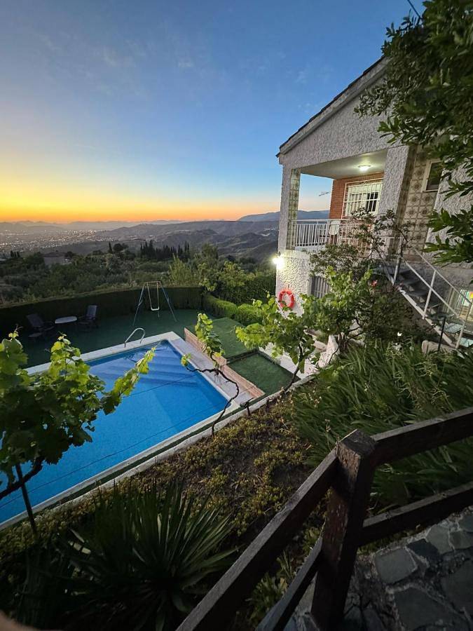 Casa rural para 6 personas, con Balcón y Terraza además de Jardín y Piscina en Monachil - 4