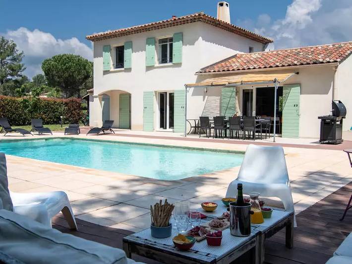Villa pour 8 personnes, avec piscine et terrasse