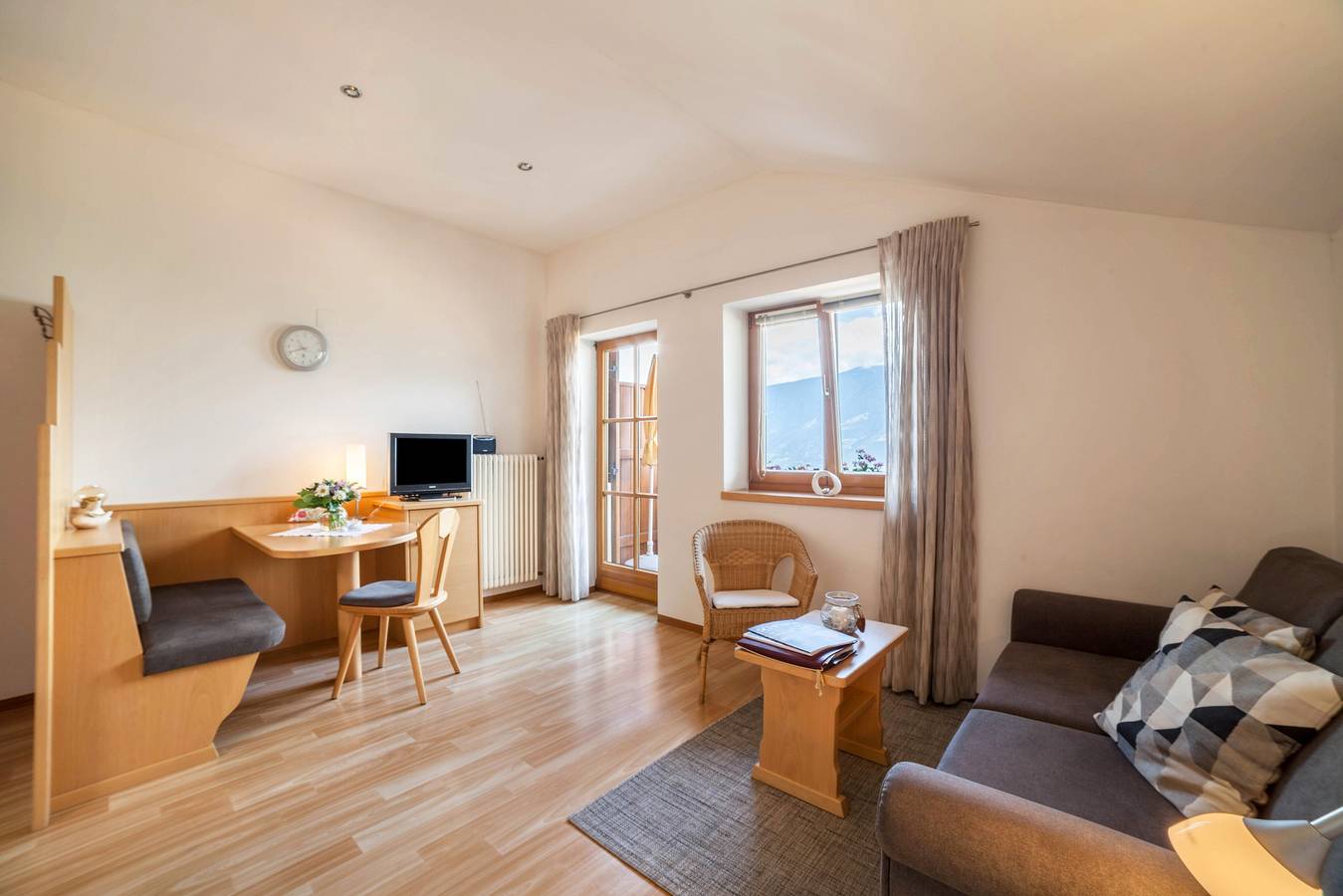 Appartement entier, Appartement "Mutspitz Rainegg" avec vue sur les montagnes, Wi-Fi, jardin et balcon in Scena, Alpes de Sarntal