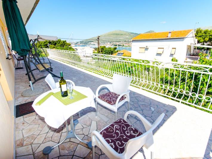 Ferienwohnung für 2 Personen, mit Balkon in Trogir - 2