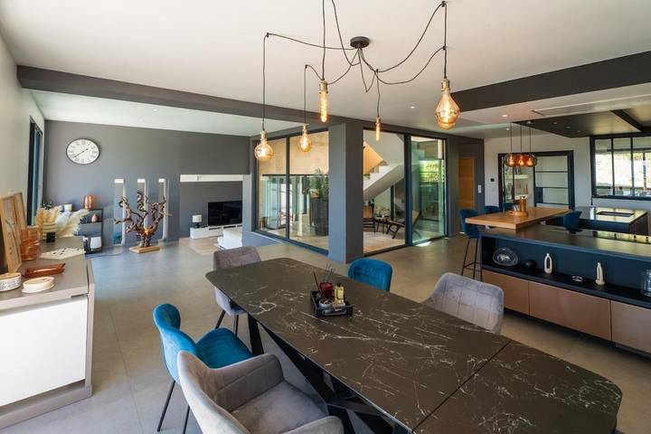 Location de vacances pour 11 personnes, avec piscine et terrasse ainsi que jardin et vue, animaux acceptés à Mézy-sur-Seine - 3