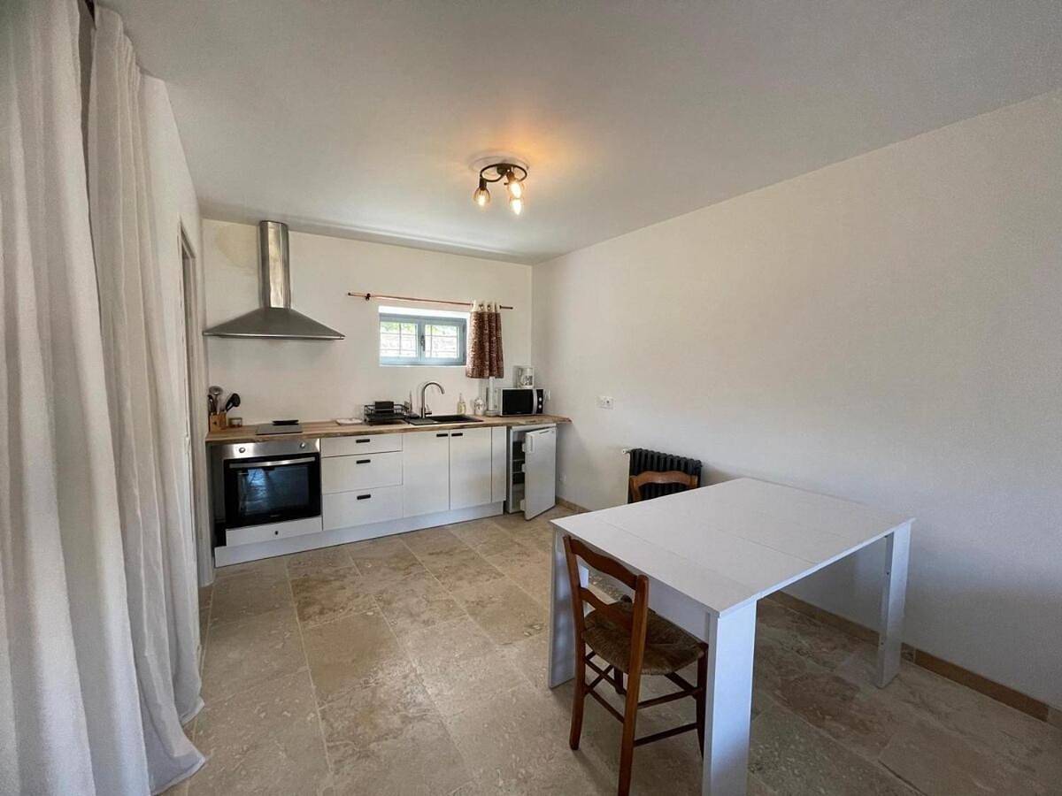 Appartement entier, One-Bedroom Apartment in Aussillon, Région de Castres