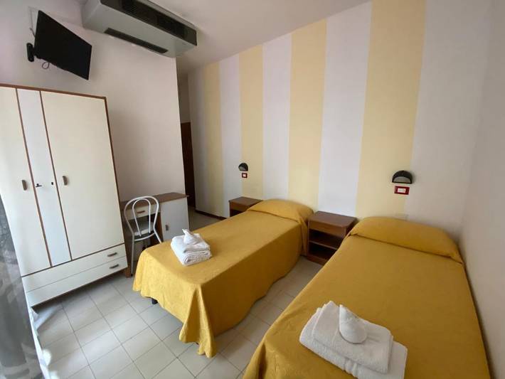 Hôtel pour 2 personnes, avec vue et balcon à Riccione - 3