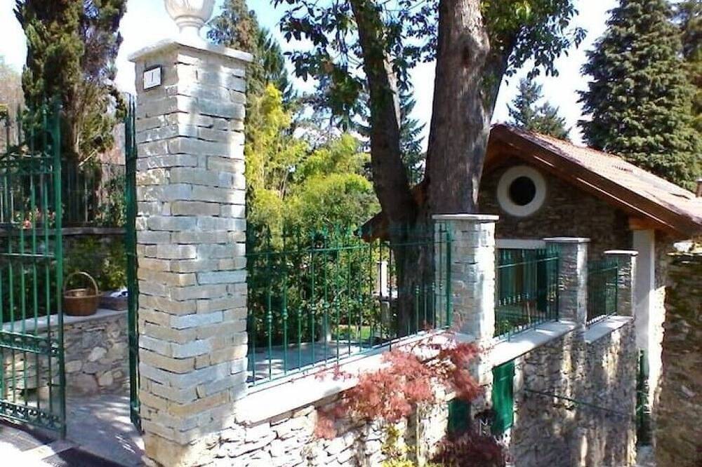 Ganze Wohnung, Terraced studio on a botanical garden, facing lake Maggiore in Oggebbio, Oggebbio Gemeinde
