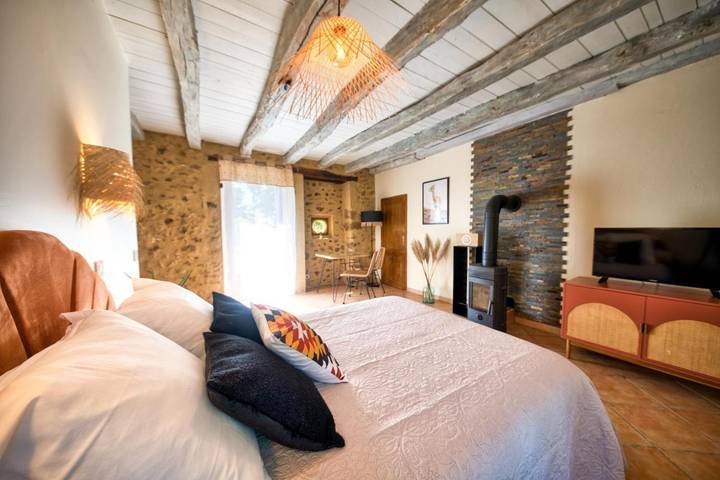 Chambre d’hôte pour 2 personnes, avec terrasse ainsi que piscine et jardin à Rouffignac-Saint-Cernin-de-Reilhac - 4