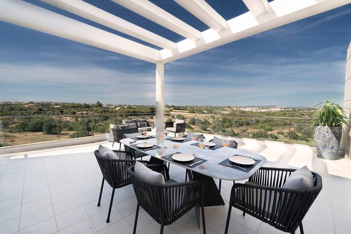 Ferienwohnung für 4 Personen, mit Balkon und Garten sowie Kinderpool in Albufeira