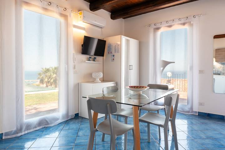 Appartamento intero, Appartamento 'Terra' con piscina condivisa, Wi-Fi e aria condizionata in Cefalù, Cefalù (Comune)