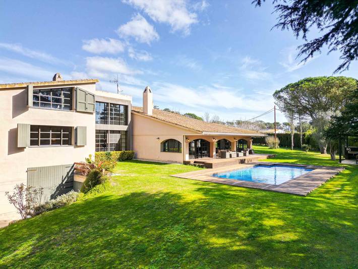 Chalet para 15 personas, con jardín y terraza además de jacuzzi y sauna, Familias con niños - 1