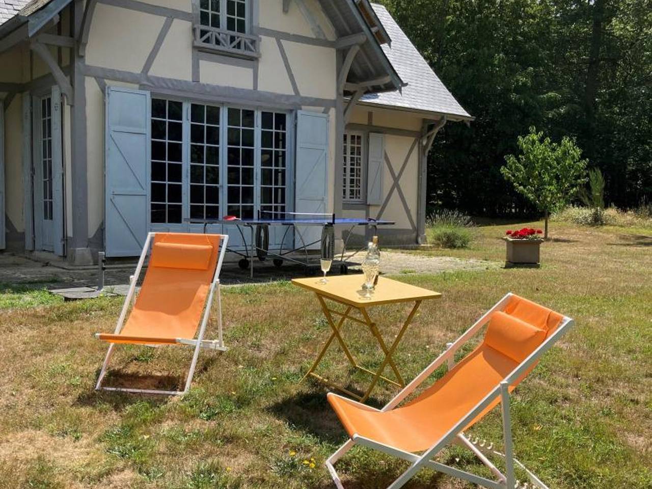 Retraite Paisible au Cœur de la Forêt de Rambouillet avec Étang Privé et Charme Authentique in Clairefontaine-en-Yvelines, Parc naturel régional de la Haute Vallée de Chevreuse