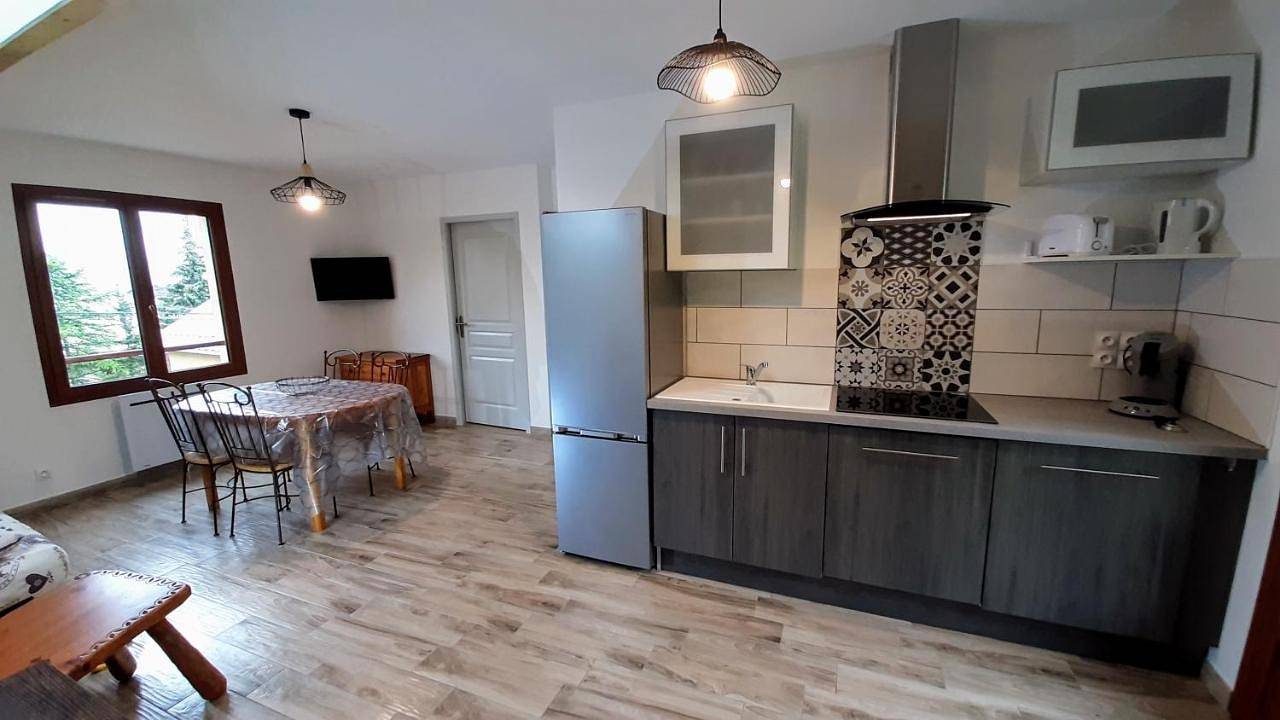 Appartement entier, Le Pré Fleuri à Guillestre - Appartements neufs classés Meublés de Tourisme 3 étoiles- Climatisés- Parking privatif in Guillestre, Région de Briançon