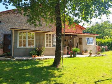Gîte pour 2 personnes, avec jardin à Roussines