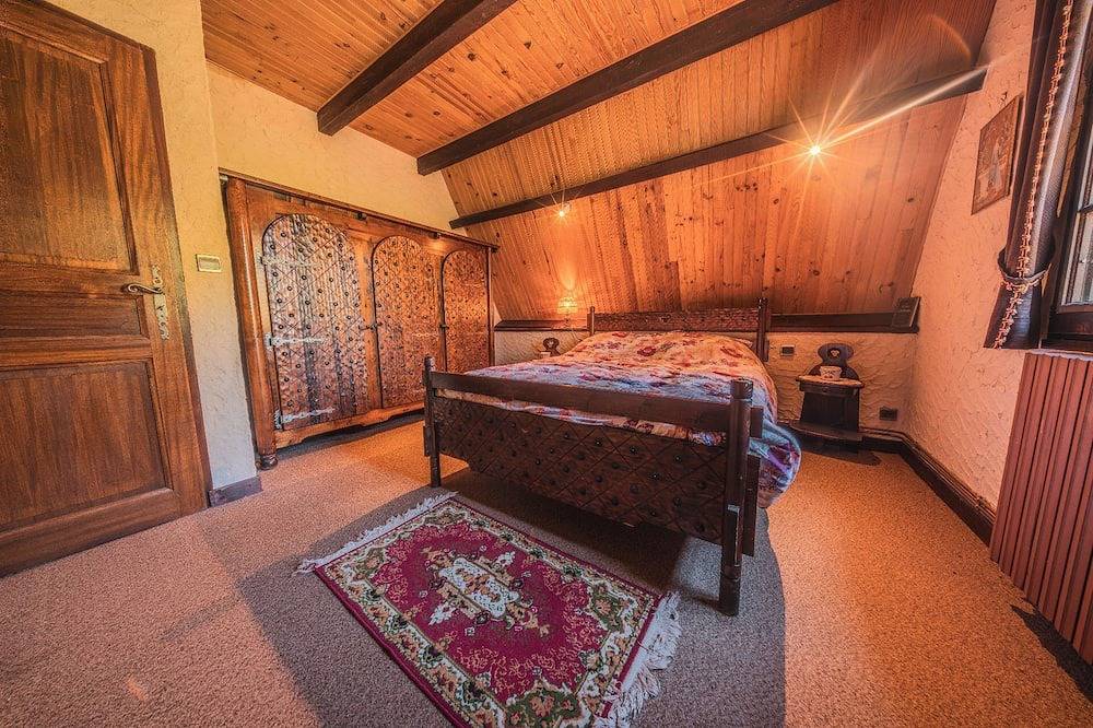 Gite du Puy la Besse - sleeps 11 - Corrèze Ussel in Ussel, Ussel region