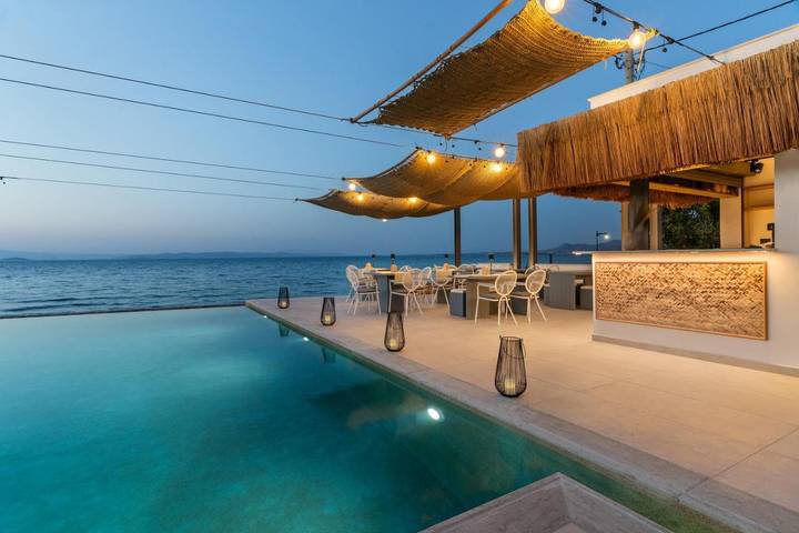 Appart’hôtel pour 2 personnes, avec Balcon et Terrasse ainsi que Jacuzzi et Jardin