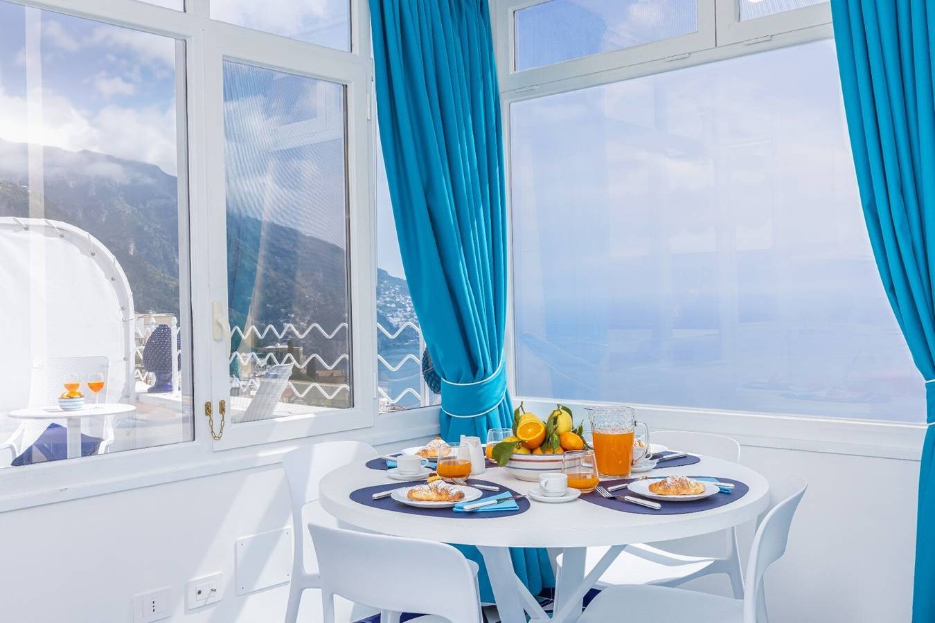 Aurora Sky with Terrace and Jacuzzi in Positano, Amalfi Coast