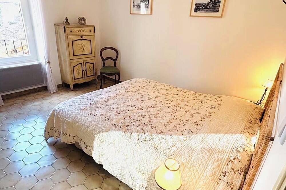 Provençal house with private pool\nlou Mas Peyrettes in Camaret-sur-Aigues, Vaucluse