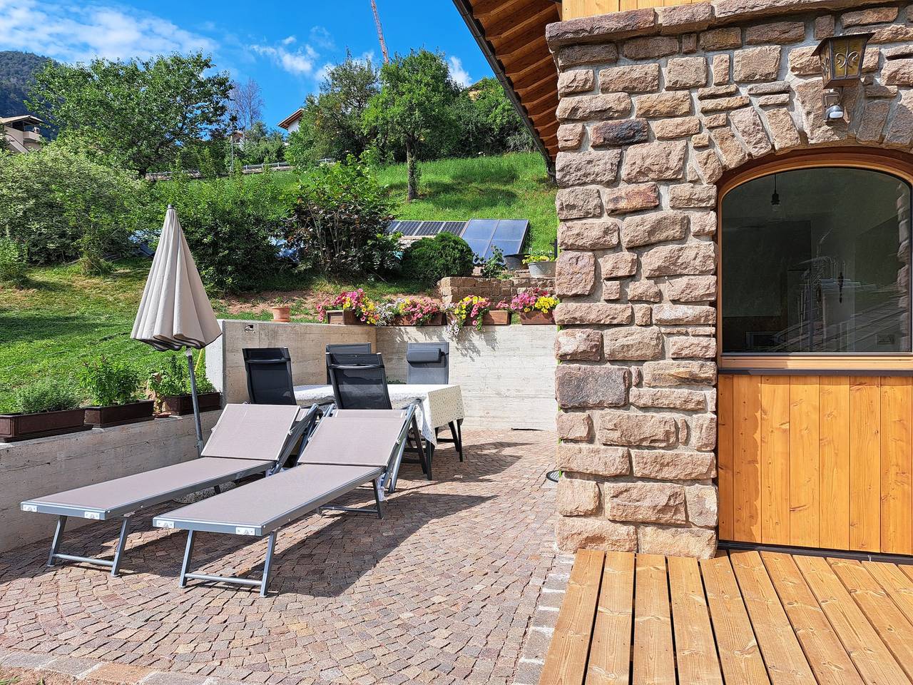Ganze Wohnung, Apartment 'Gabrielli Luise' mit Bergblick, privater Terrasse und Wlan in Truden im Naturpark, Südtirol