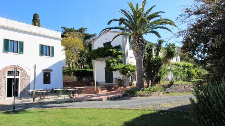Villa per 7 persone, con Terrazza e Idromassaggio nonché Giardino e Piscina a San Vincenzo