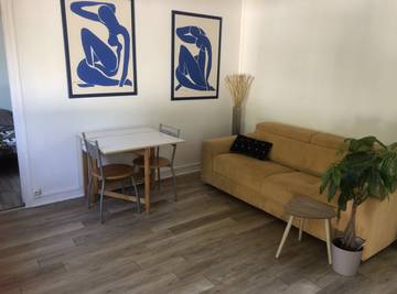 Gîte pour 6 personnes, avec terrasse et jacuzzi ainsi que jardin et piscine, animaux acceptés dans Essonne