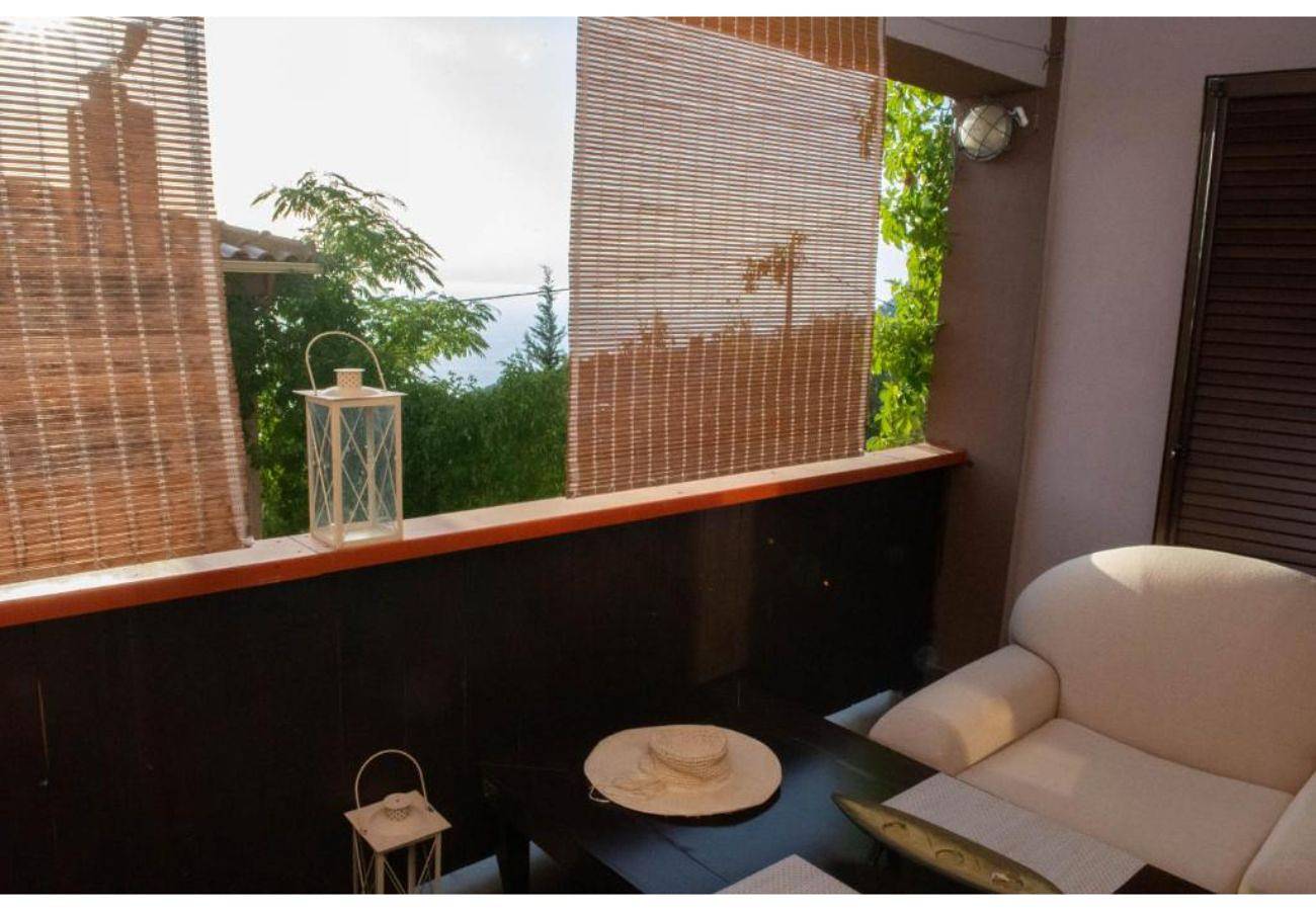 Entire studio, Studio Apartment 'Tajo Suite' with Sea View, Wi-Fi and Air Conditioning in Greece