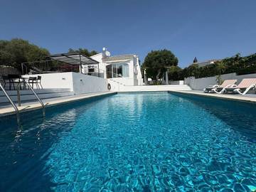 Villa für 8 Personen, mit Whirlpool und Pool sowie Garten auf Menorca