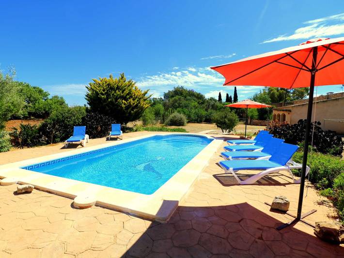 Ferienhaus für 7 Personen, mit Terrasse und Garten sowie Pool in Es Llombards