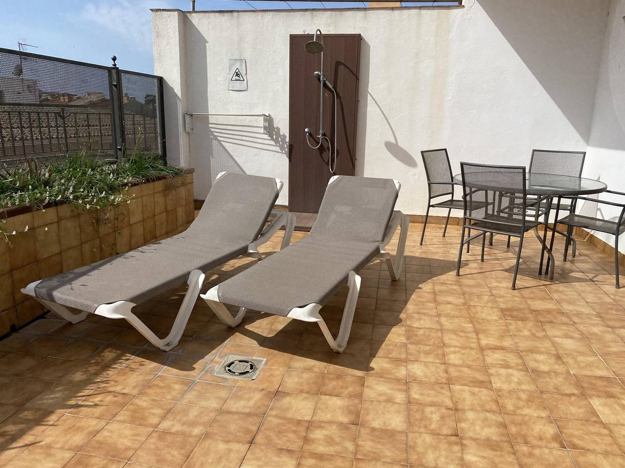 Appartement entier, Attique spacieux avec terrasse à Palamós - Idéal groupes, 10 pers, proche plage in Palamós, Costa Brava