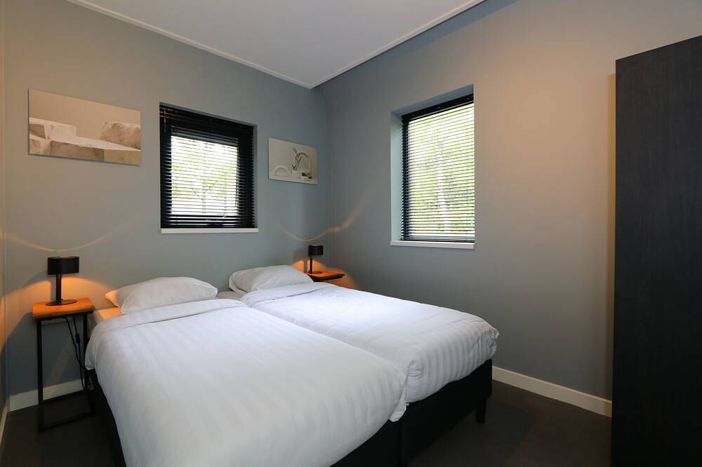 Modern 4-person chalet with 2 bedrooms and sauna in Lochem, Achterhoek