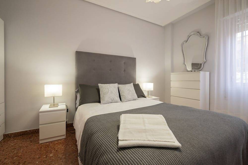 Entire apartment, Modern Comfort: 4 people in Albelda in Albelda de Iregua, La Rioja Province