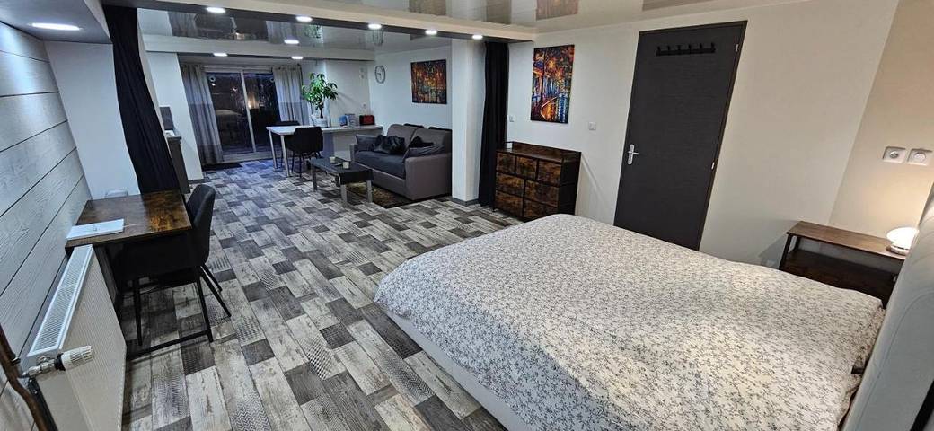 Gîte pour 4 personnes, avec jardin à Dole