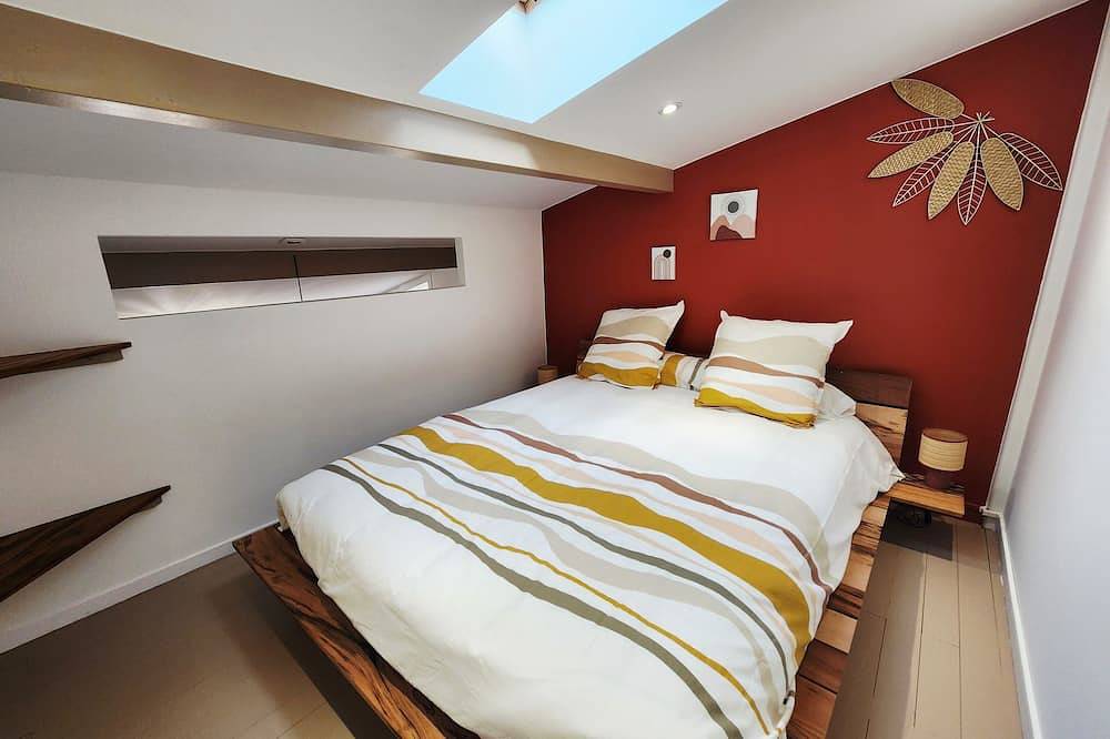 Pool and spa villa by the lake in Sanguinet, Côte d’Argent