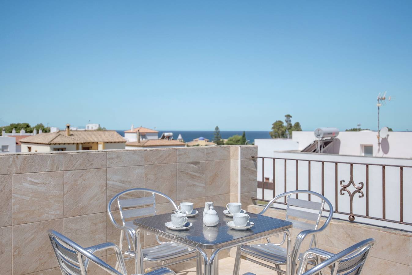 Ganze Wohnung, Ferienwohnung "Juan 2" in der Nähe dem Strand mit Meerblick, Klimaanlage & Terrasse in Conil de la Frontera, Costa de la Luz
