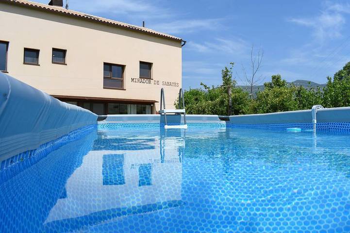 Casa de vacaciones para 24 personas, con piscina además de jardín y balcón, Se admiten mascotas - 1
