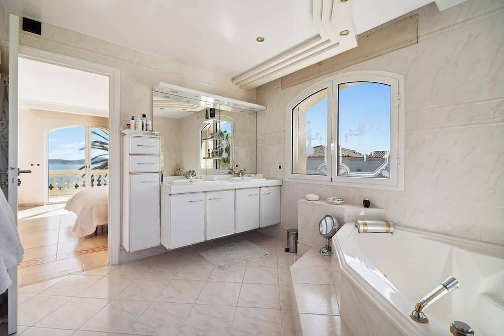 Exceptional Panorama, Near the Sea, private domain in Grimaud, Mediterranean Coast (France)