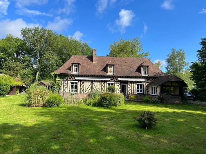 Location de vacances pour 8 personnes, avec Terrasse ainsi que Jardin et Vue dans Berthouville