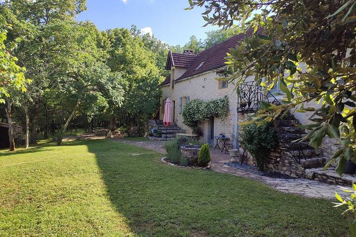 Gîte pour 8 personnes, avec jardin, animaux acceptés à Lugagnac