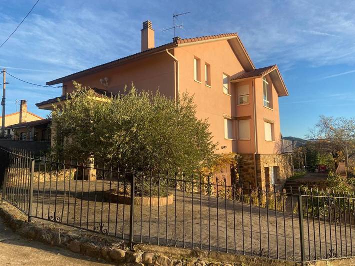 Casa para 8 personas, con jardín además de piscina y vistas en La Rioja