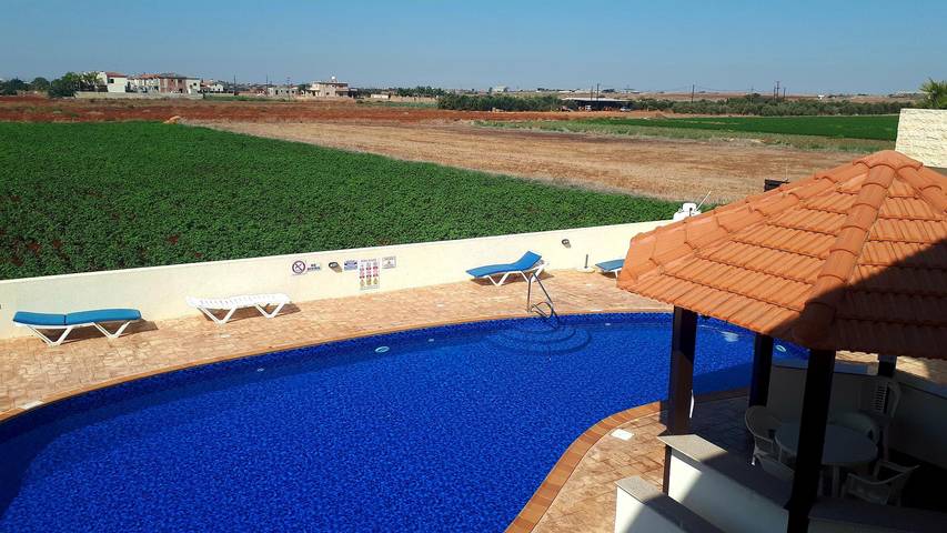 Appartement de vacances pour 6 personnes, avec jardin et piscine