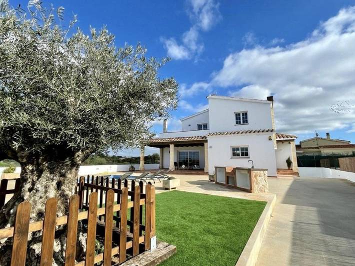 Casa de vacaciones para 9 personas, con Balcón y Terraza además de Jardín y Piscina en Cala en Blanes
