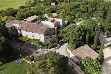 Gîte pour 26 personnes, avec jardin à Saint-Hilaire-de-Brethmas