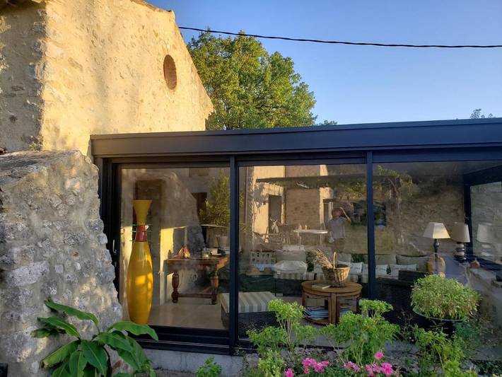 Gîte pour 2 personnes, avec piscine ainsi que vue et terrasse à Saint-Montan - 3