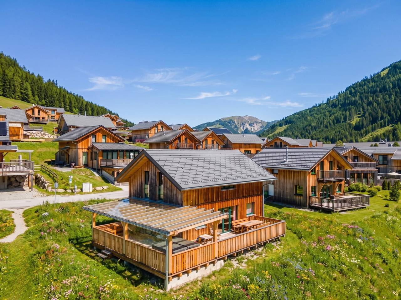 Chalet on the ski slopes with sauna and hot tub in Rottenmanner und Wölzer Tauern, Hohentauern