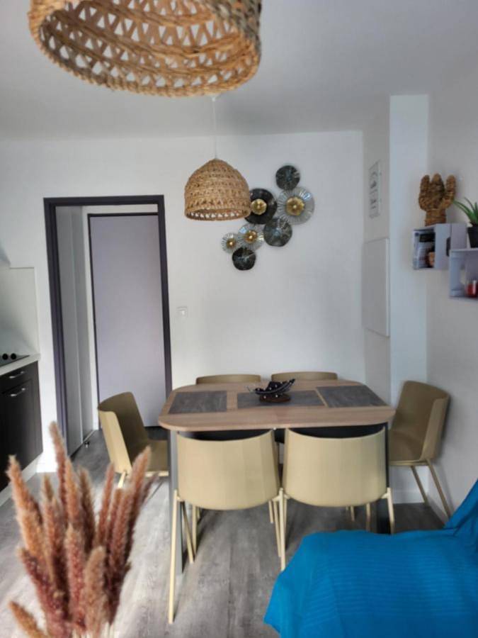 Appartement de vacances pour 6 personnes, avec terrasse et piscine, animaux acceptés