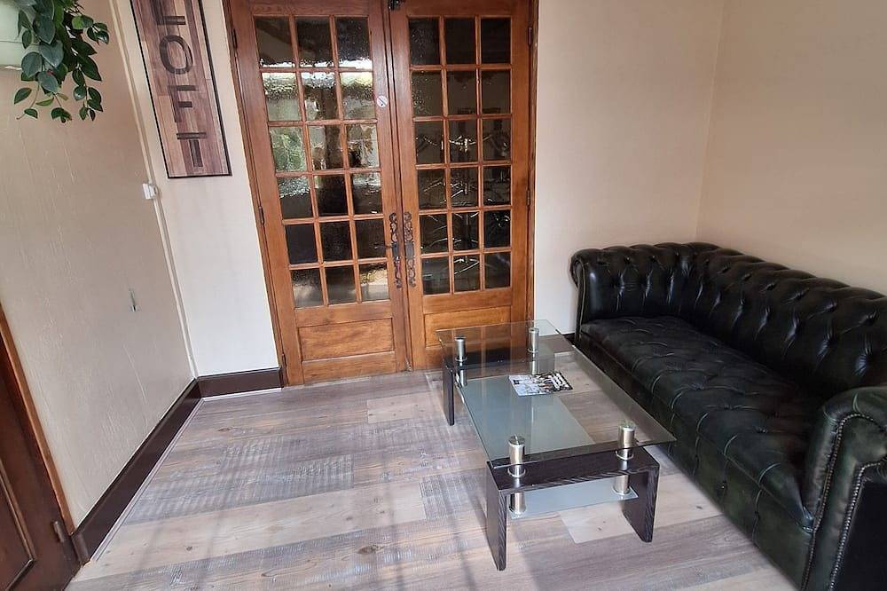 Gîte de l'Olivier, 8 bedrooms, large living area, games/fitness room, bar in Saint-Brisson-sur-Loire, Región de Montargis