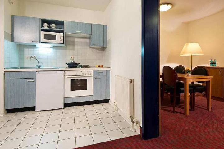Contemporary Business Double Room with Modern Comfort in Griesheim (Hesse), Hesse du Sud