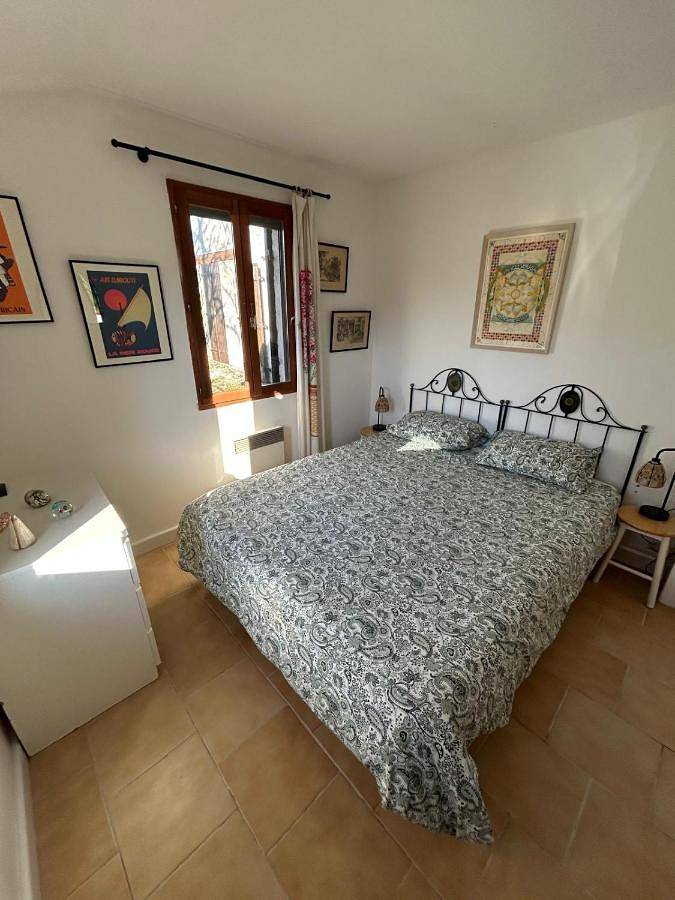 Location de vacances pour 6 personnes, avec piscine ainsi que vue et terrasse à Tourliac - 2